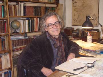 Anselme Rivolet dans son bureau